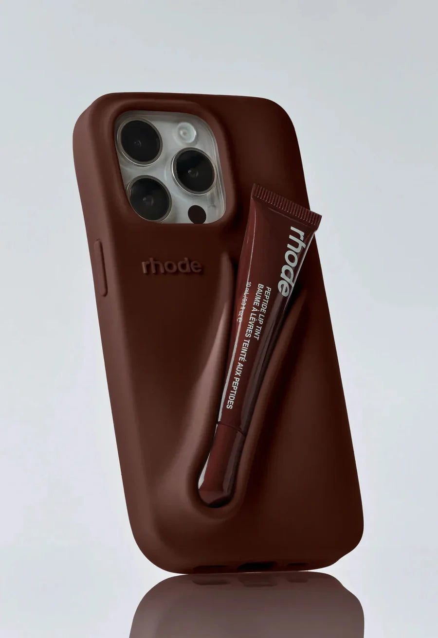 Bálsamo labial y funda para iPhone Rhode 2025